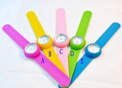 Разнообразные формы и цвета часов для детей и детей