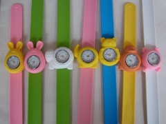 Разнообразные формы и цвета часов для детей и детей